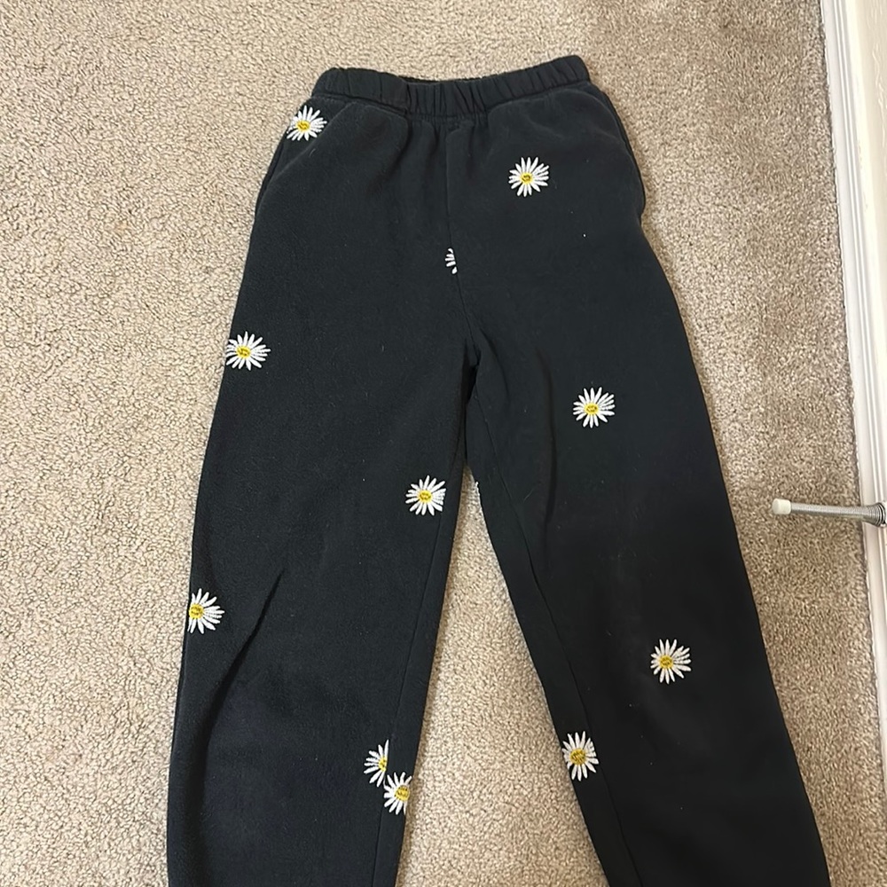 Women’s flower angel kiss sweatpants size small